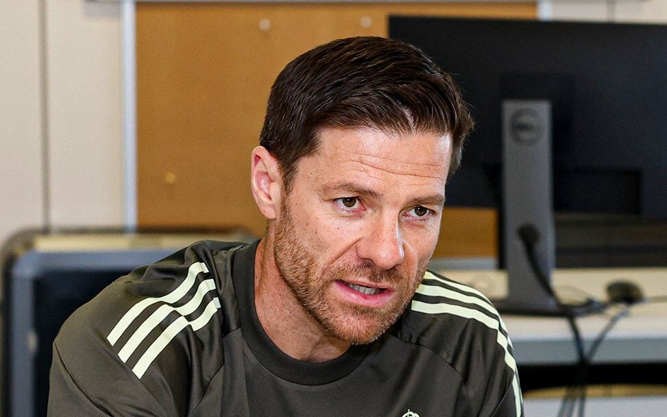 Xabi Alonso pelo Real Madrid (Foto: Reprodução/Real Madrid)