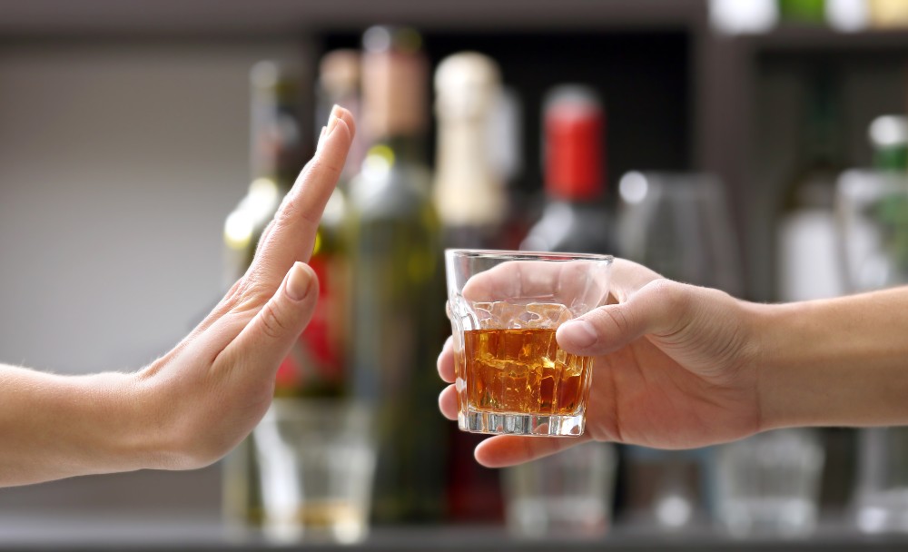 Estudos apontam que ficar um mês sem consumir álcool é benéfico para a saúde