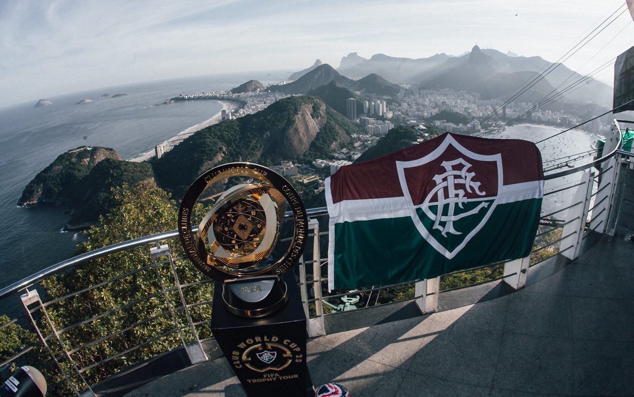 Taça do Mundial de Clubes no Cristo Redentor (Foto: Lucas Merçon/FFC)