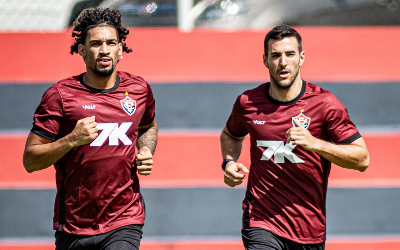Fabri e Raúl Cáceres em transição física pelo Vitória (Foto: Victor Ferreira / EC Vitória)