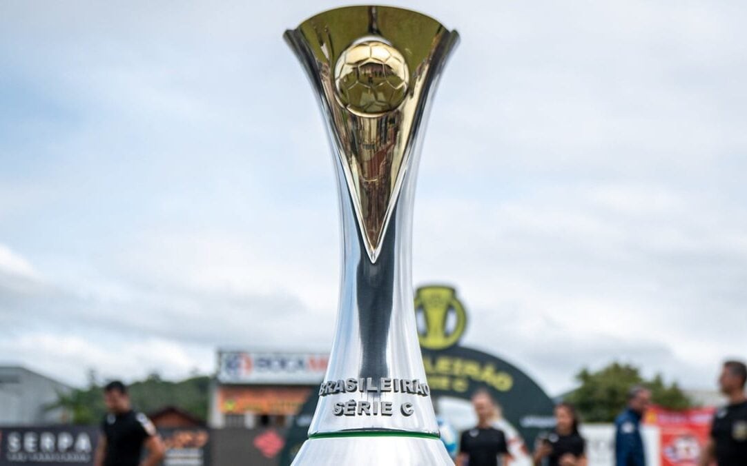 Troféu da Série C (Foto: Léo Piva/CBF)