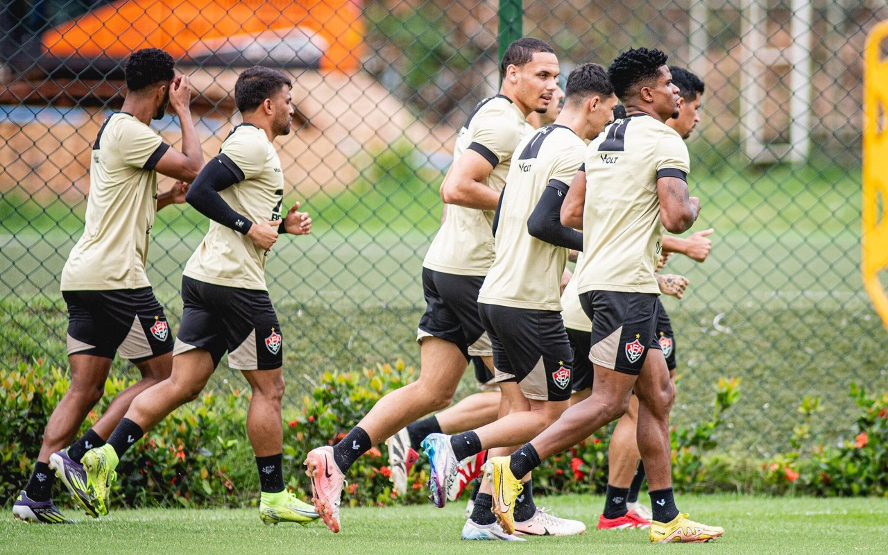 Jogadores do Vitória treinam do Barradão (Foto: Victor Ferreira / EC Vitória)