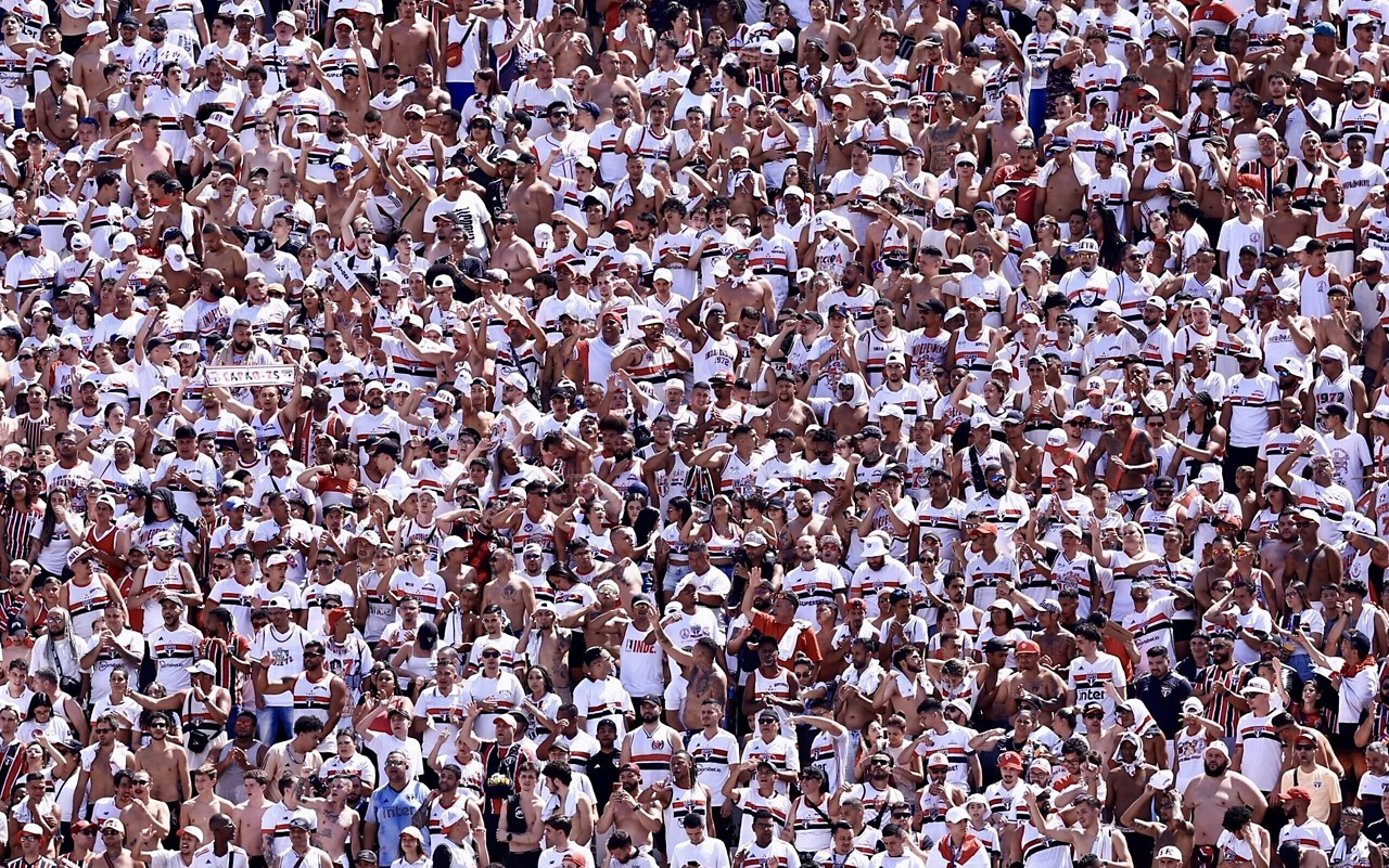 Torcida do São Paulo presente na final da Copinha contra o Corinthians (Foto: Marcello Zambrana/AGIF)