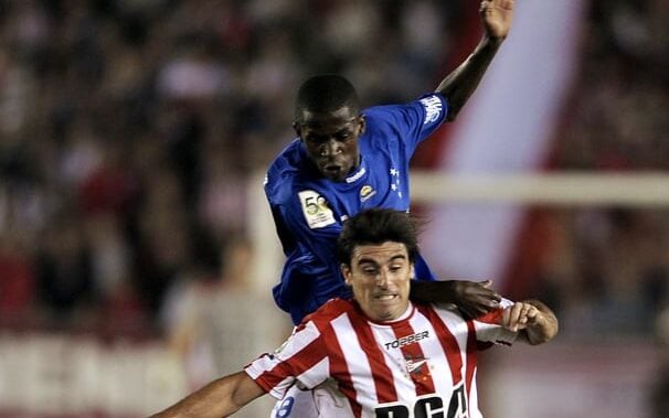 Cruzeiro e Estudiantes fizeram a final da Libertadores de 2009, conquistada pelos argentinos (Foto: AFP)