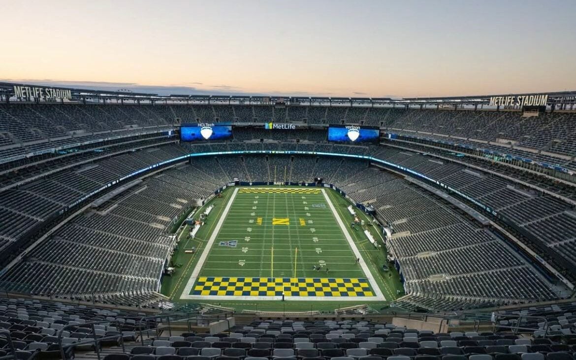 MetLife Stadium preparado para receber a partida de futebol americano universitário entre Navy e Notre Dame (Foto: Reprodução/Instagram/@navyathletics)
