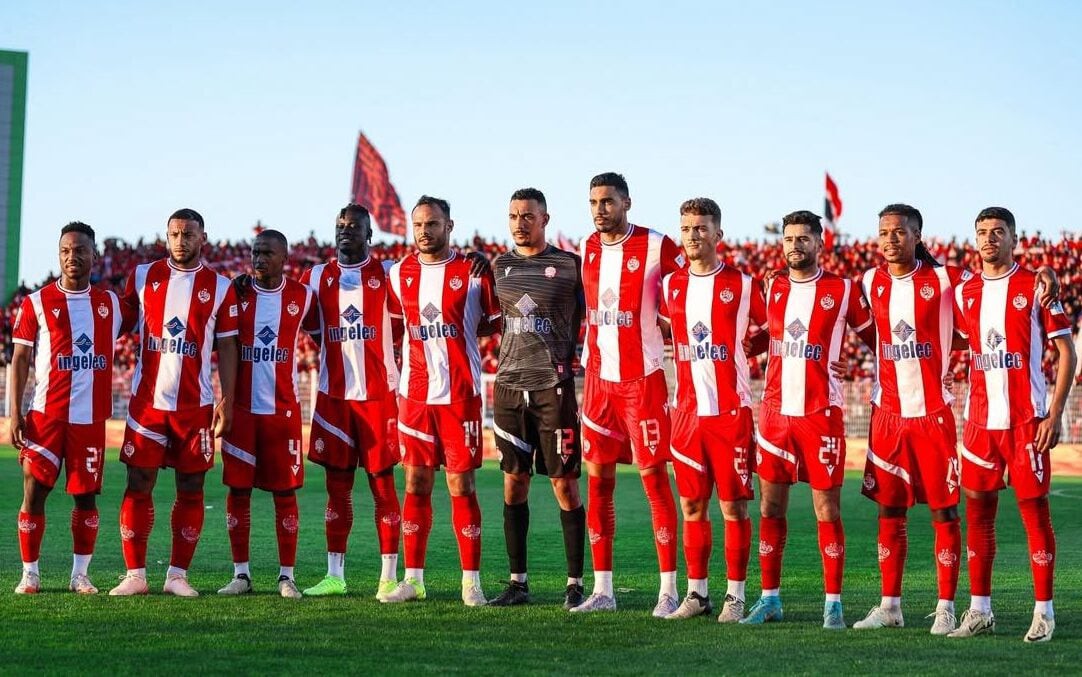 Equipe do Wydad Casablanca antes de partida do Campeonato Marroquino (Foto: Reprodução/FIFA)