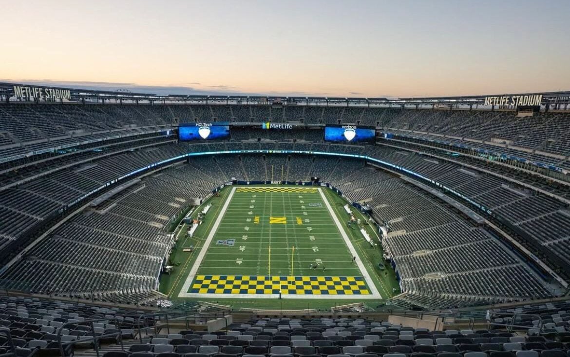 MetLife Stadium preparado para receber a partida de futebol americano universitário entre Navy e Notre Dame (Foto: Reprodução/Instagram/@navyathletics)