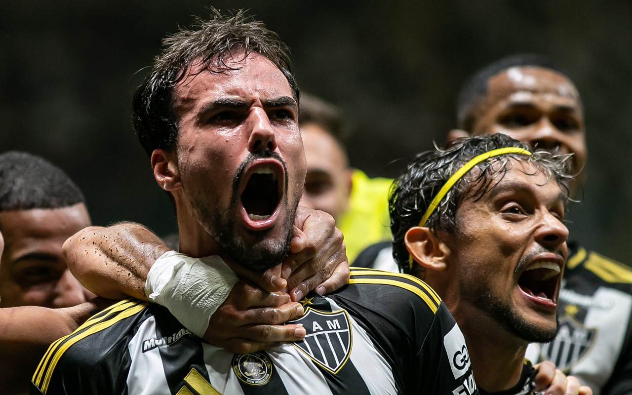 MG - BELO HORIZONTE - 11/05/2025 - BRASILEIRO A 2025, ATLETICO-MG X FLUMINENSE - Igor Gomes jogador do Atletico-MG comemora seu gol durante partida contra o Fluminense no estadio Arena MRV pelo campeonato Brasileiro A 2025. Foto: Fernando Moreno/AGIF