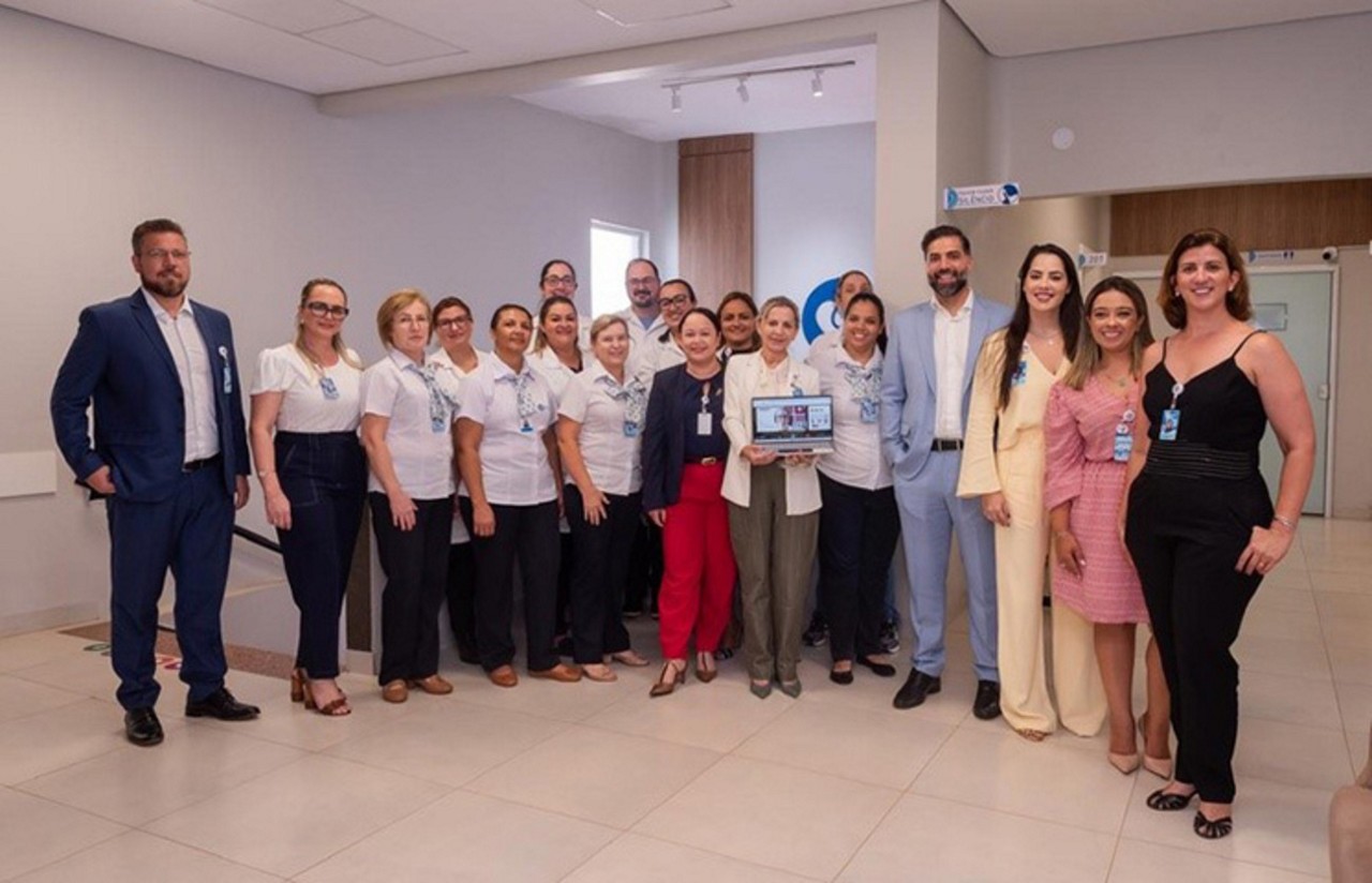 Equipe do Grupo Chavantes celebra a conquista da certificação ACSA, que reconhece a excelência nos processos de saúde em todas as unidades geridas pela entidade