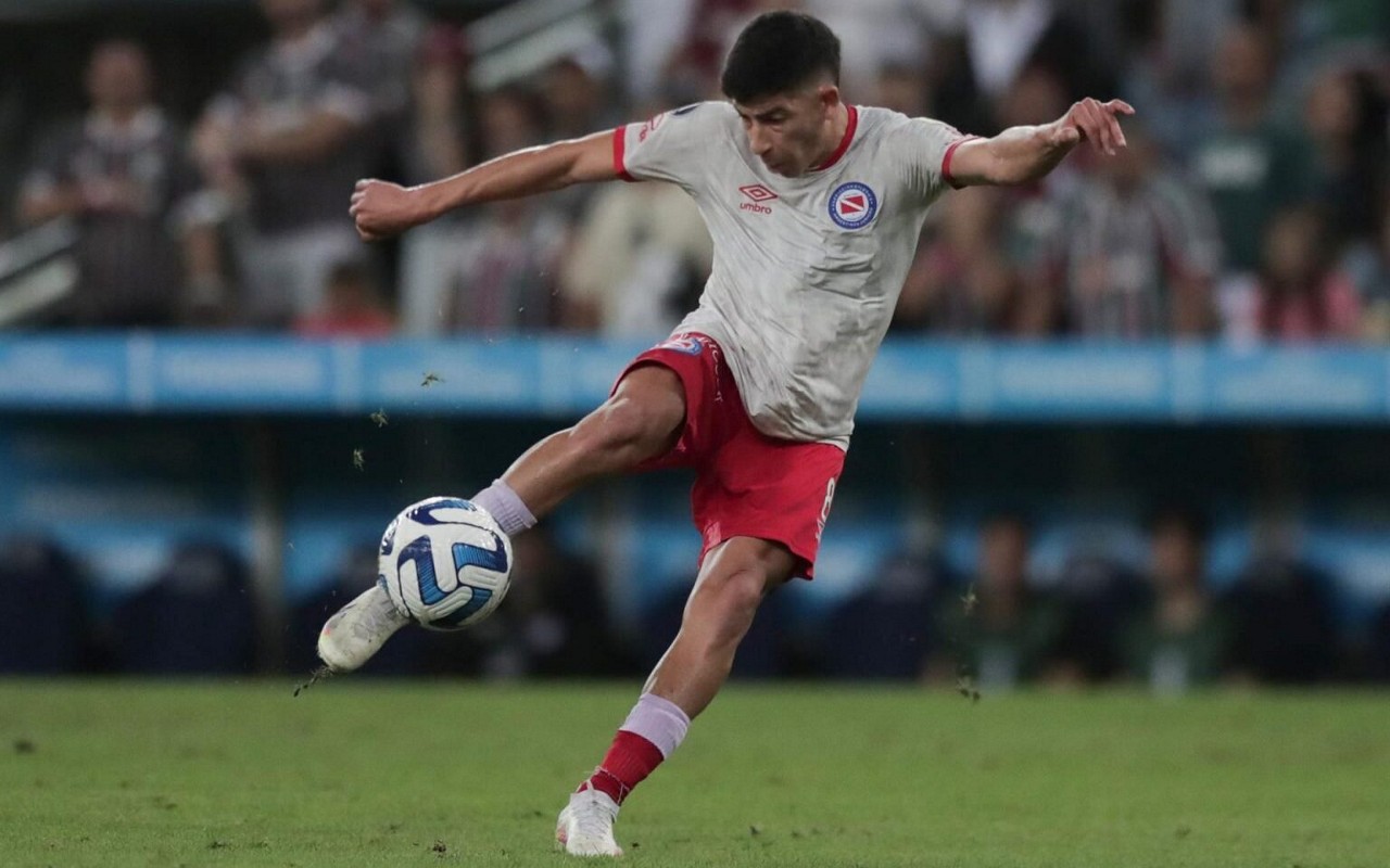 Alan Rodríguez, volante do Argentinos Juniors que interessa ao Internacional (Foto: Divulgação: AA Argentinos Juniors)