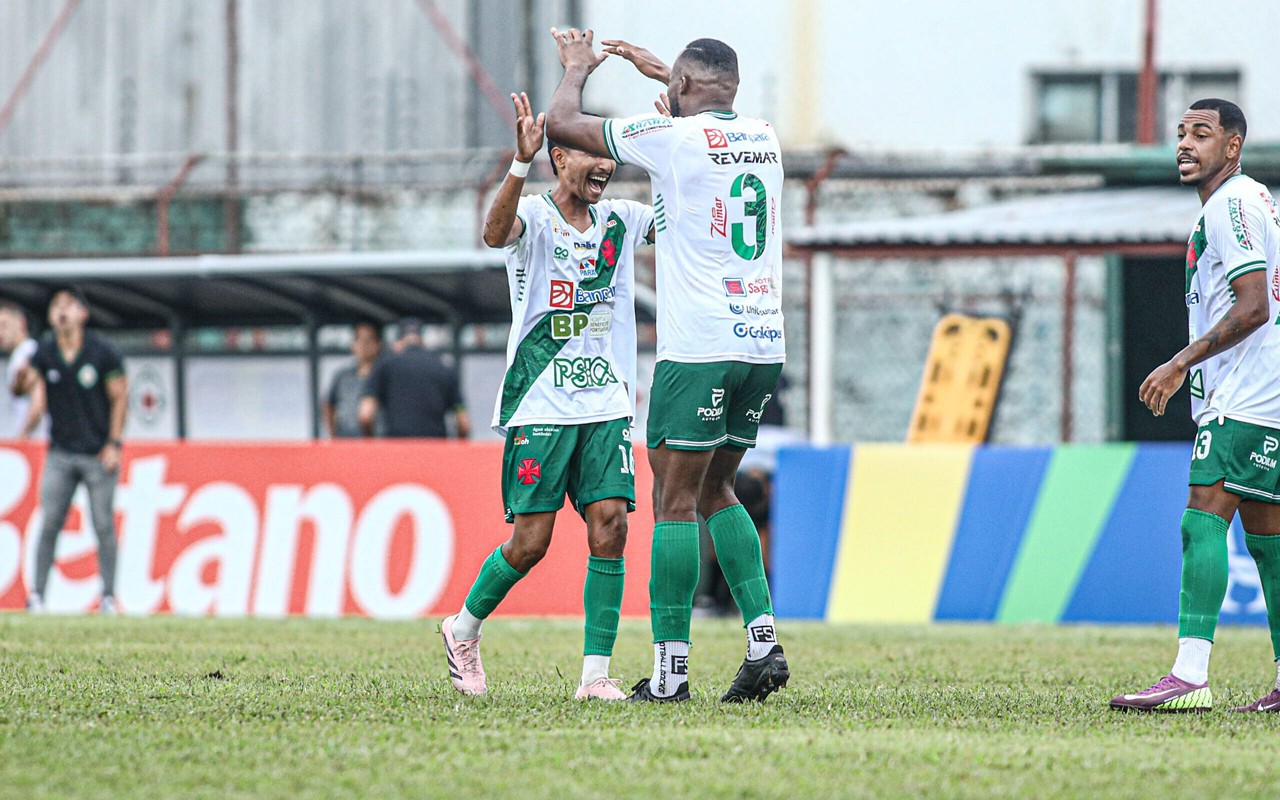 Dedé comemora gol da Tuna Luso (Foto: Marcos Junior/AGIF)