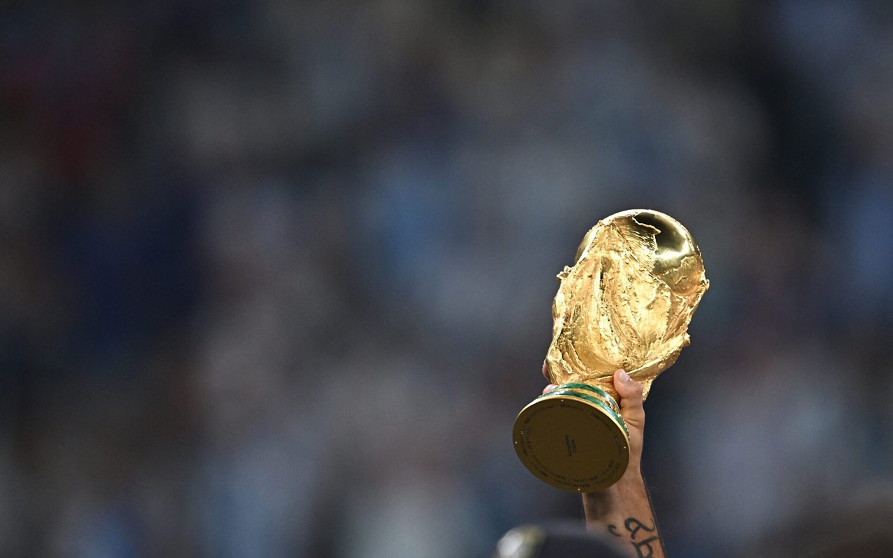 Troféu da Copa do Mundo (Foto: Paul Ellis/AFP)