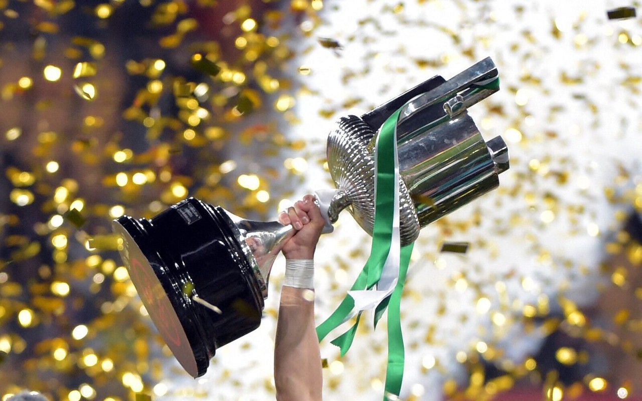 Troféu da Copa do Rei da Espanha (Foto: CRISTINA QUICLER / AFP)