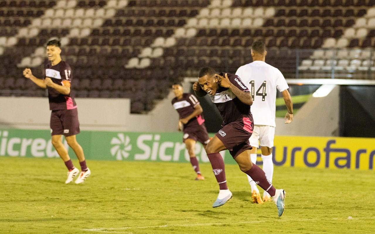 Diego comemora seu gol contra o Santos na Copinha (Foto: Divulgação/AFE)