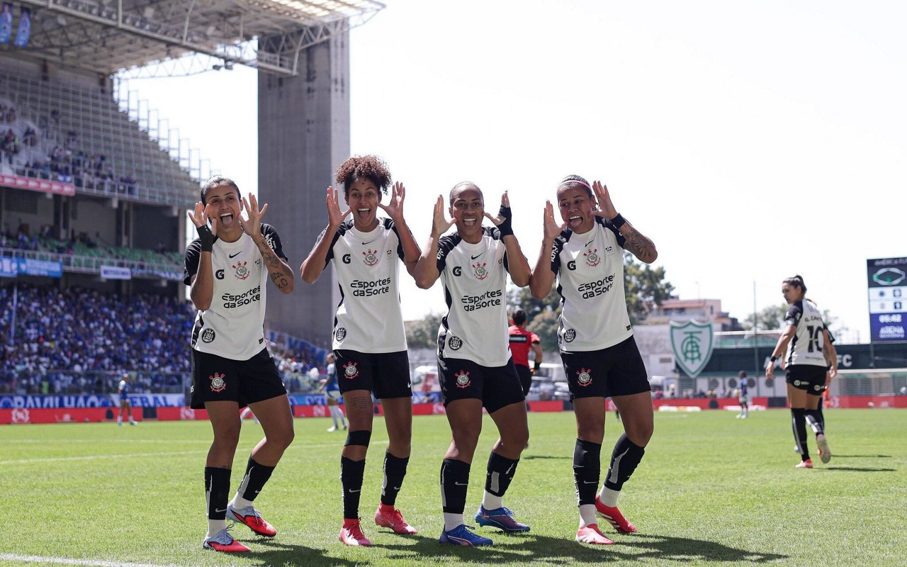 Jogadoras do Corinthians comemoram gol contra o Cruzeiro na final do Brasileirão Feminino (Foto: Cris Mattos/Staff Images Woman/CBF)