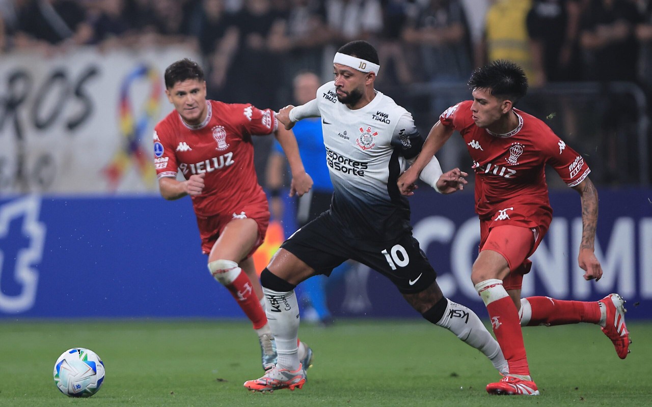 Corinthians perdeu para o Huracán na estreia da Sul-Americana (Foto: Ettore Chiereguini/AGIF)
