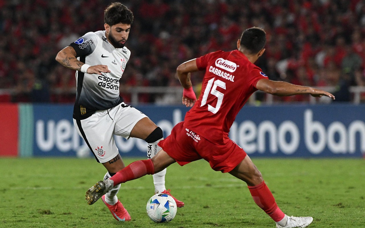 Corinthians enfrentou o América de Cali na Sul-Americana (Foto: Joaquin Sarmiento / AFP)