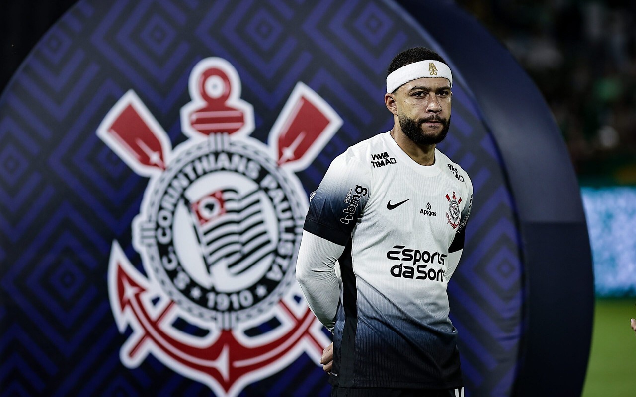 Memphis protagonizou lance curioso em Barueri (Foto: Fabio Giannelli/AGIF)