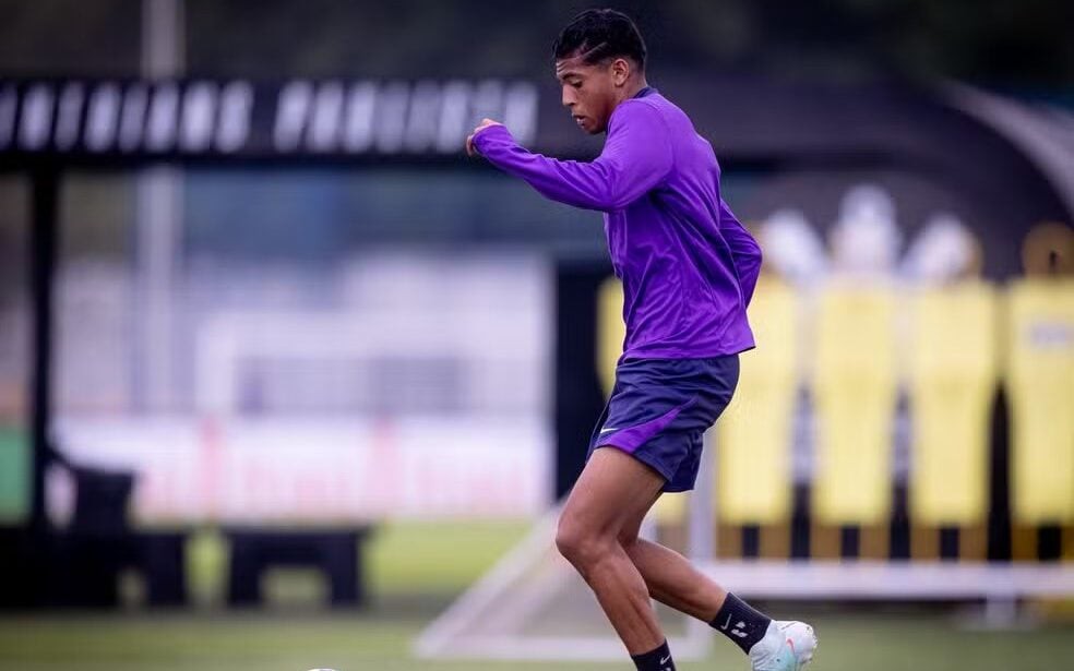 Corinthians estuda recorrer judicialmente contra saída de Furquim (Foto: Rodrigo Coca/Ag. Corinthians)