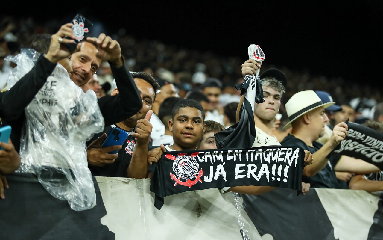 Corinthians recebe o Internacional na Neo Química Arena (Foto: Marco Miatelo/AGIF)