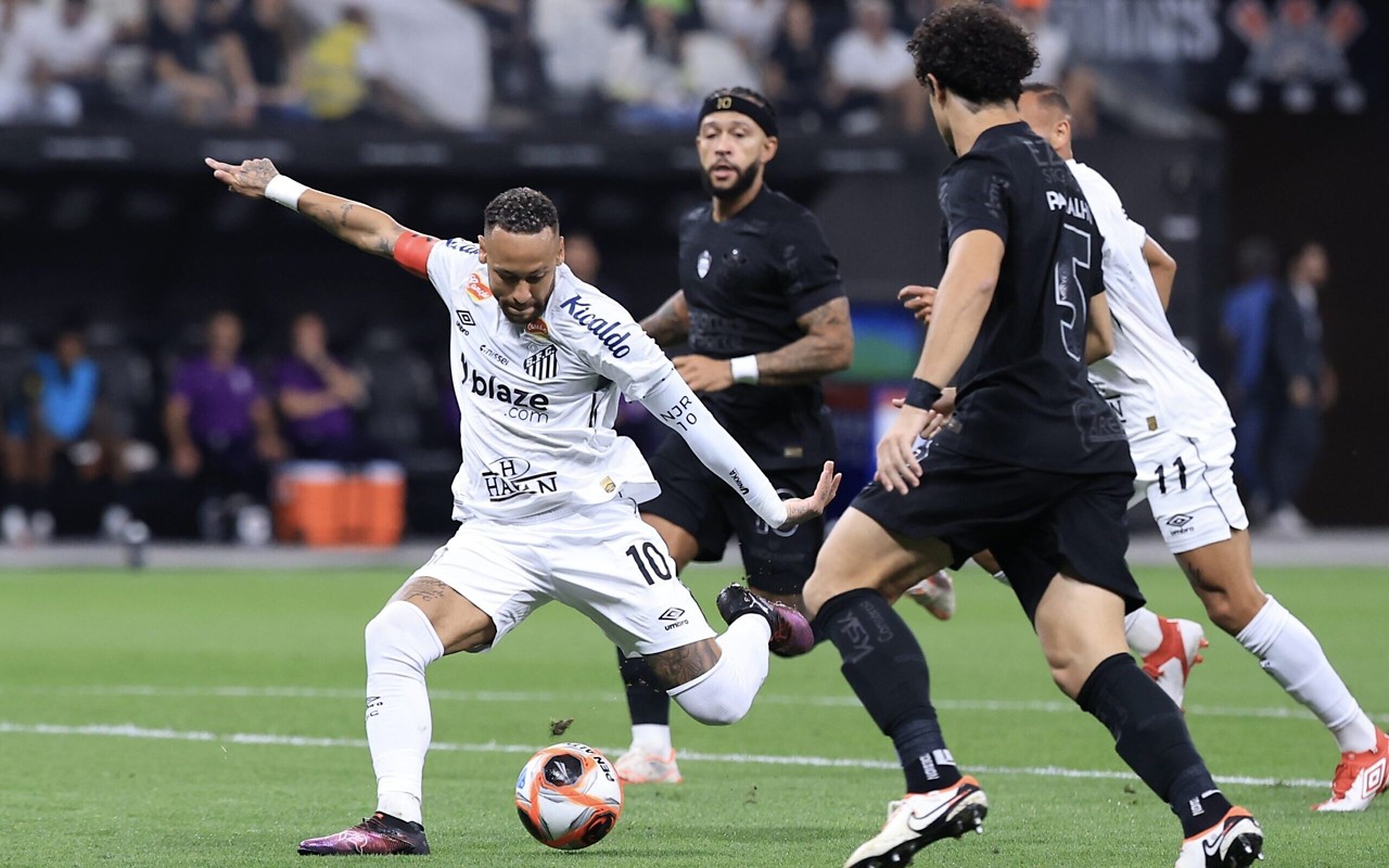 Lista completa de todos os confrontos eliminatórios entre Corinthians e Santos ao longo da história. (Foto: Marcello Zambrana/AGIF)