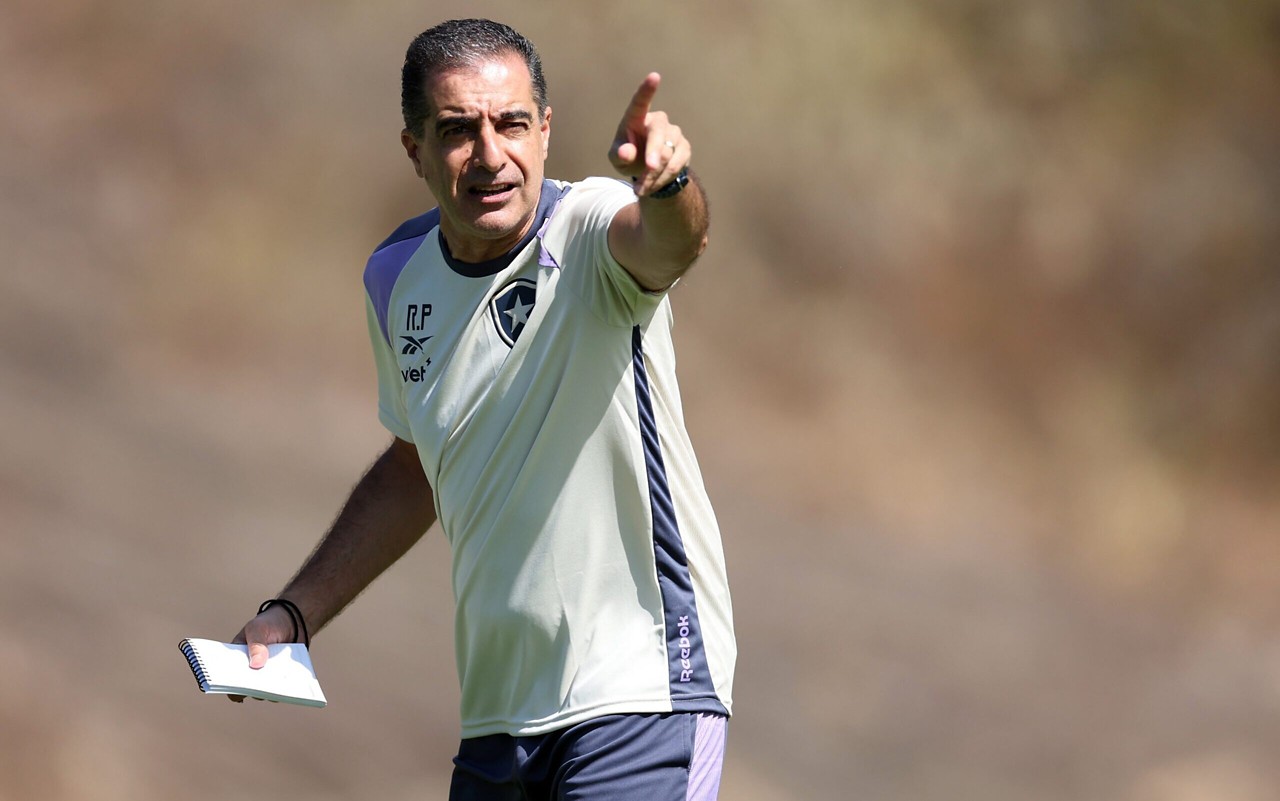 Renato Paiva, técnico do Botafogo, em treino no CT Lonier (Foto: Vitor Silva/ Botafogo)