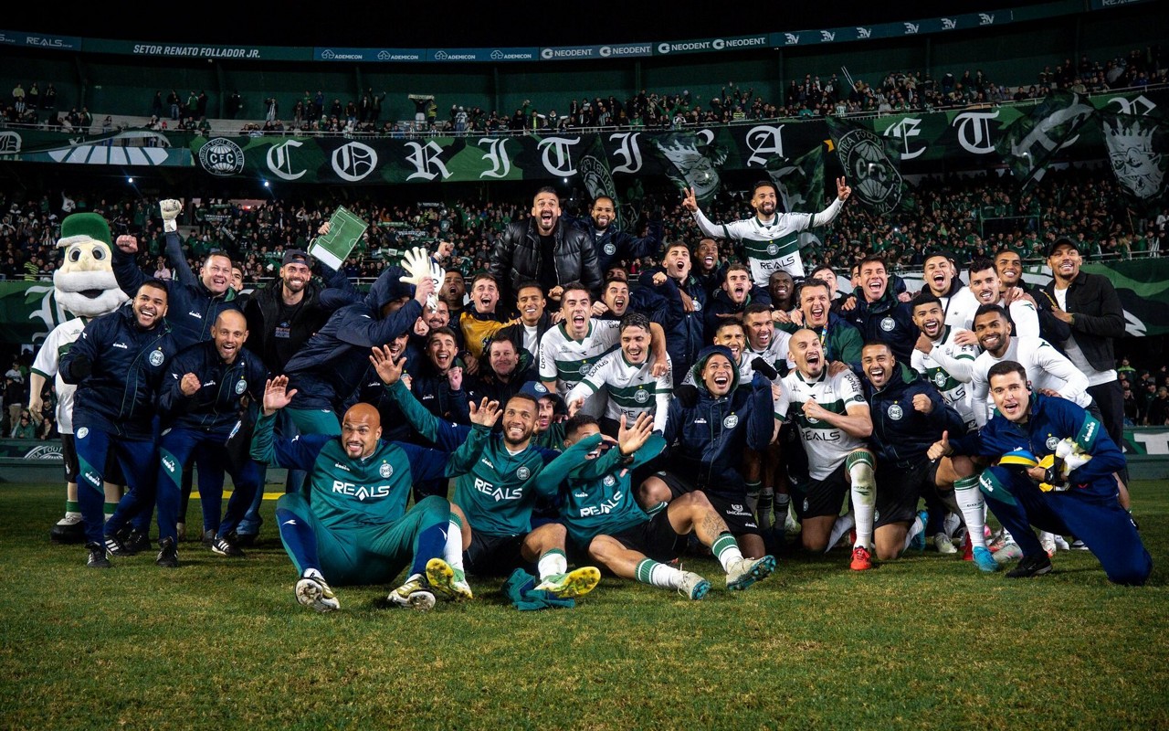 Coritiba comemora vitória no Couto Pereira. Foto: JP Pacheco/Coritiba
