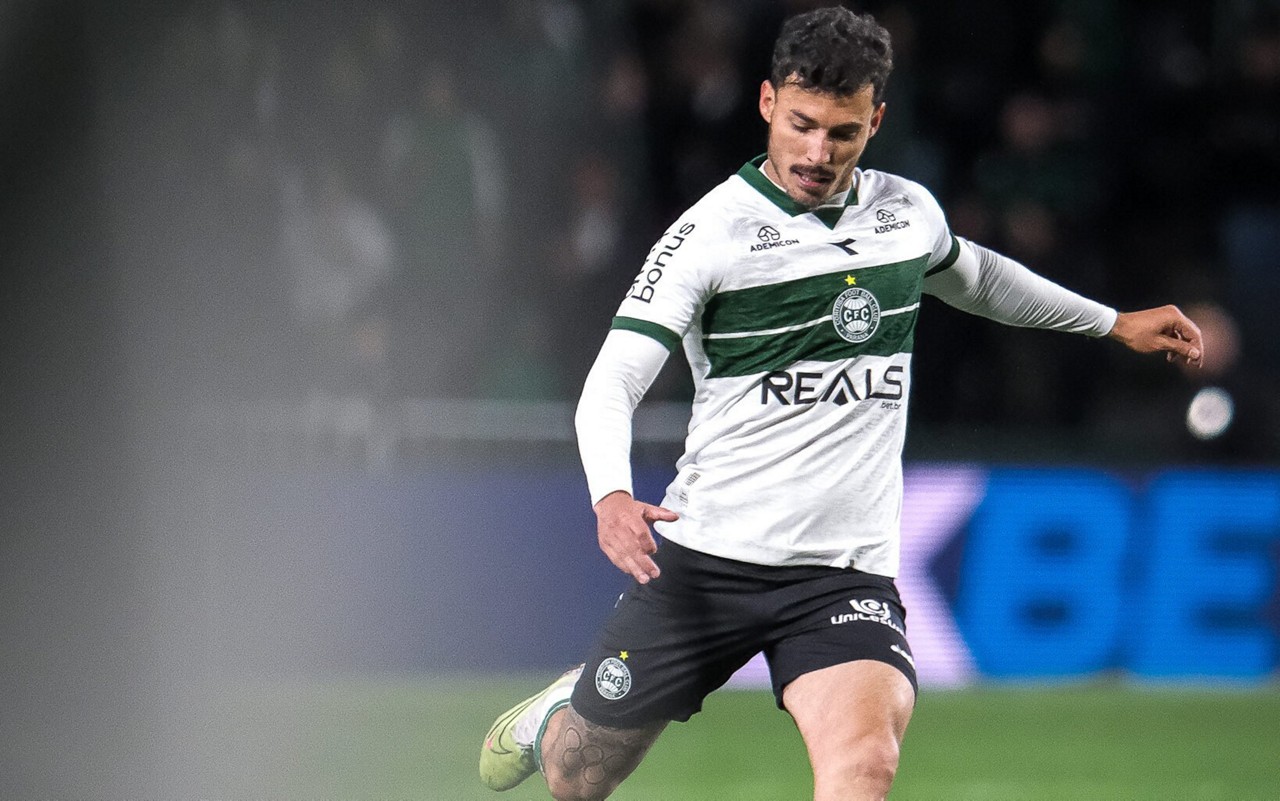 Zeca cumpre suspensão e desfalca o Coritiba. Foto: JP Pacheco/Coritiba