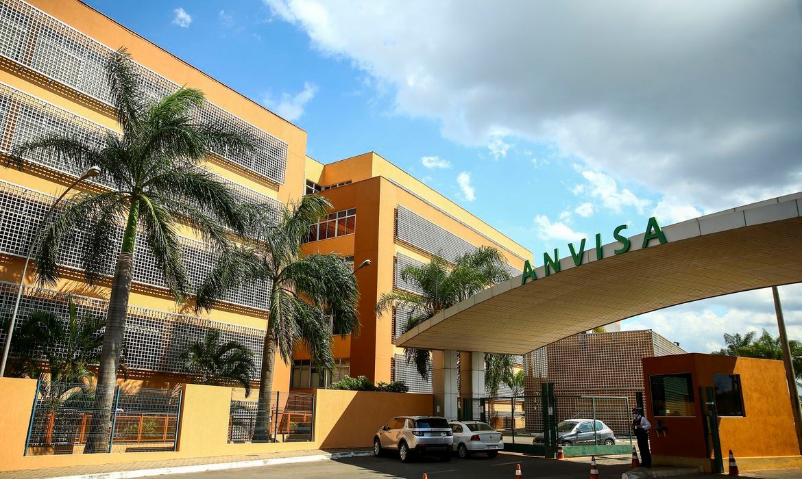 Anvisa orienta que consumidores notifiquem aos canais oficiais se encontrarem produtos falsificados