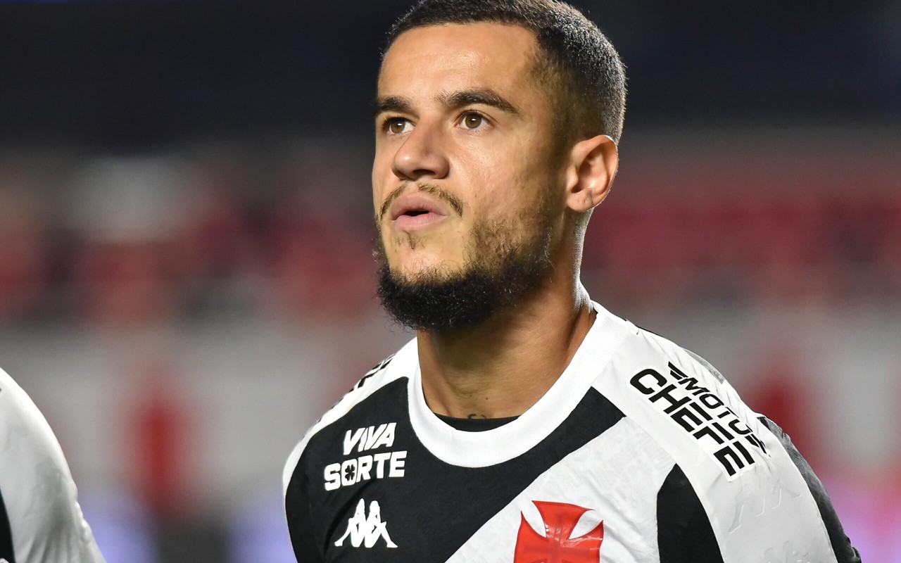 Coutinho teve grande atuação contra o São Paulo (Foto: Jota Erre/AGIF)