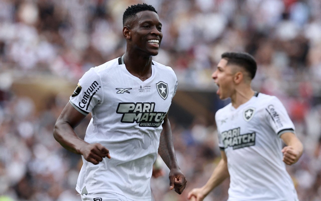 Luiz Henrique comemora gol marcado pelo Botafogo sobre o Atlético-MG na final da Libertadores (Foto: Alejandro Pagni/AFP)