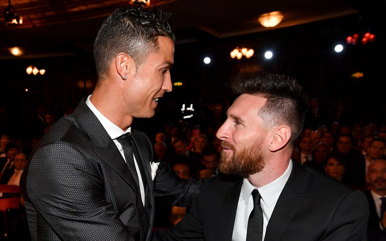 Cristiano Ronaldo e Messi acumulam fortunas bilionárias (Foto: Ben Stansall/AFP)