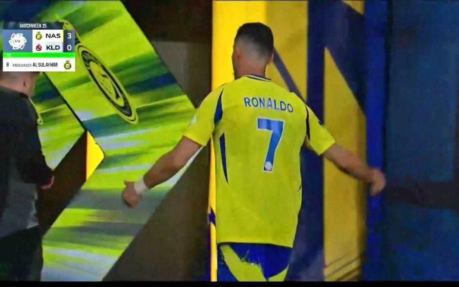 Cristiano Ronaldo se irrita com substituição no Al-Nassr (Foto: Reprodução)