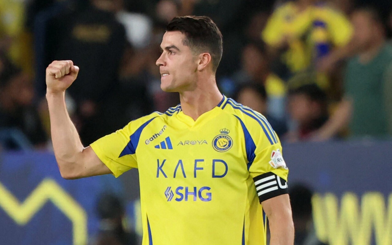 Cristiano Ronaldo celebra um de seus gols marcados em jogo do Al-Nassr (Foto: Fayez Nureldine/AFP)
