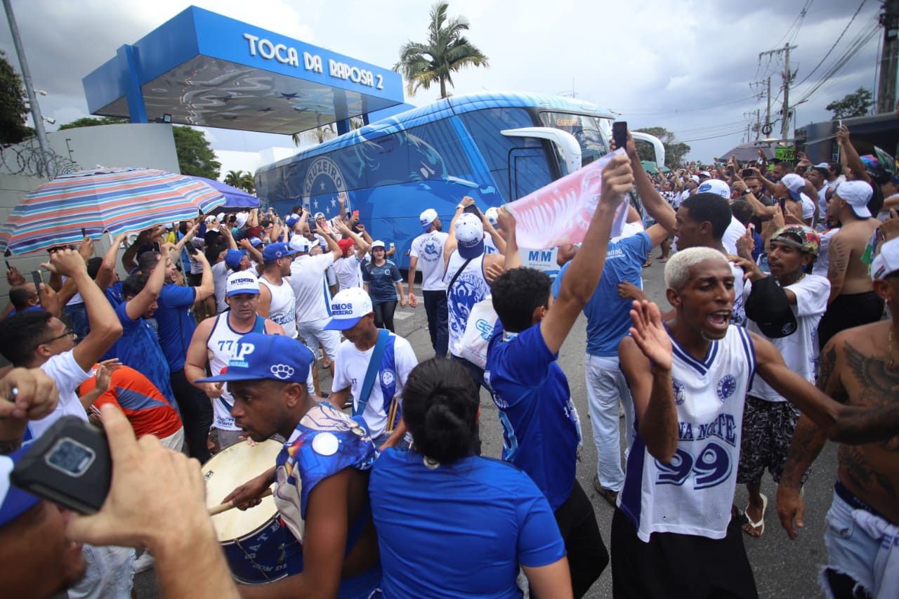 Saída do ônibus com diretoria