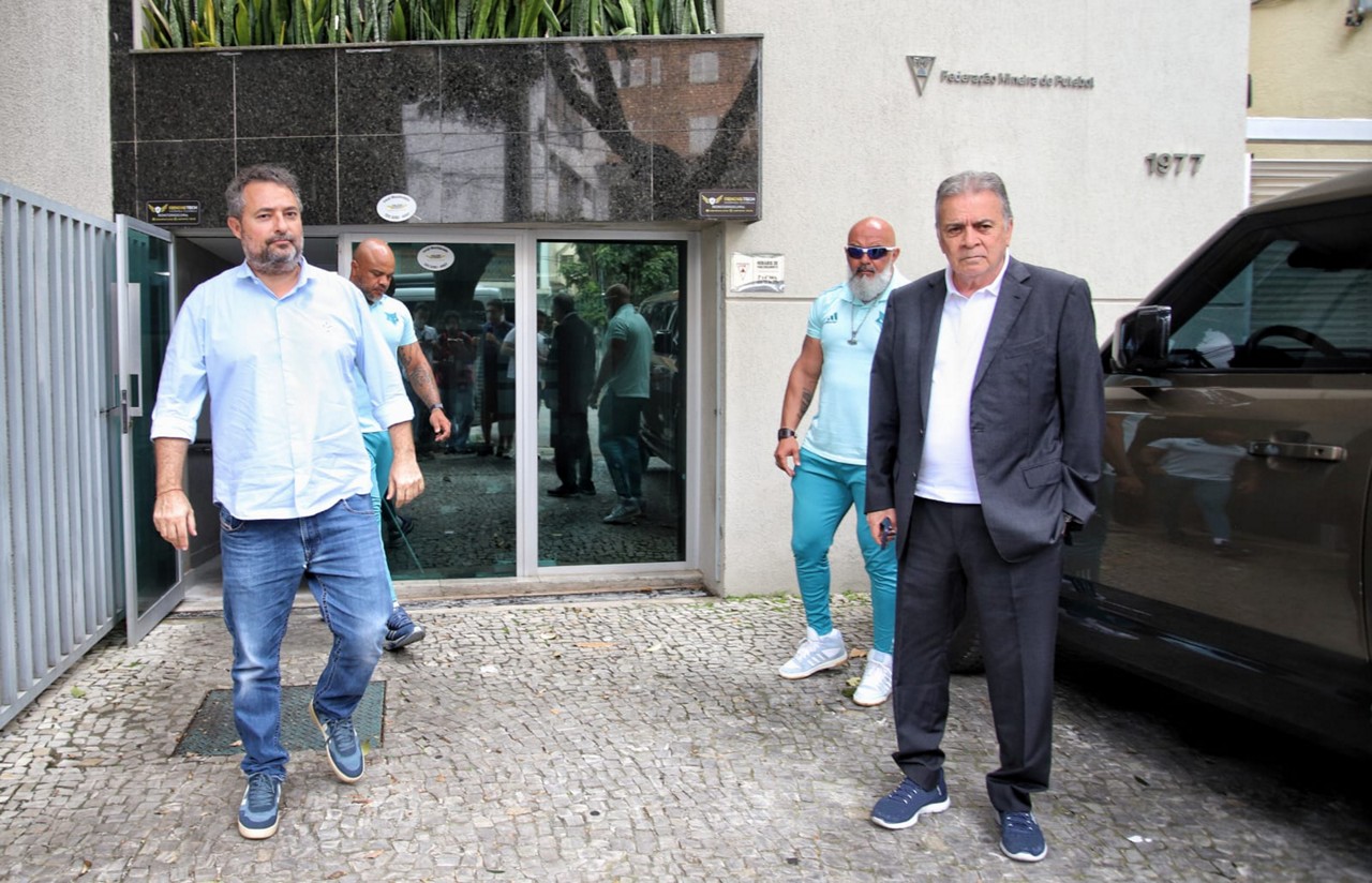 Mattos e Pelaipe foram à sede da FMF ouvir áudios do VAR no clássico entre Cruzeiro e Atlético