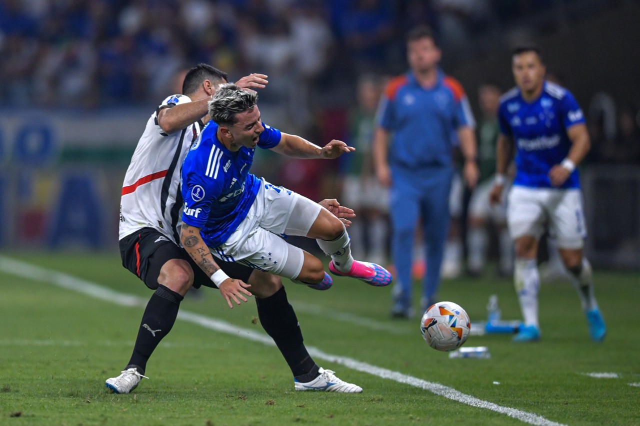 Álvaro Barreal foi acionado pelo novo técnico, Fernando Diniz