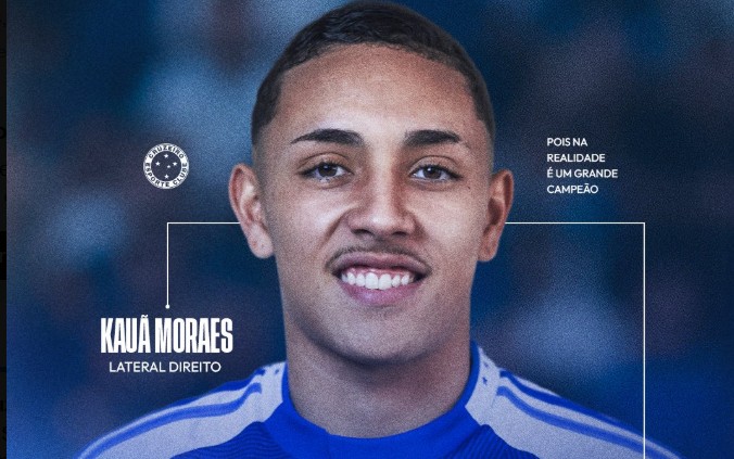 Jovem lateral de 18 anos, Kauã Moraes assinou contrato com o Cruzeiro por cinco temporadas (Foto: Reprodução X/Cruzeiro)