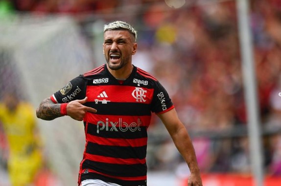 Arrascaeta tem contrato com o Flamengo até 2026