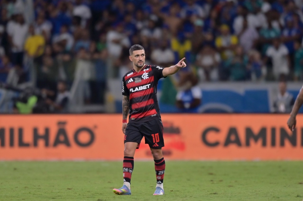Arrascaeta, do Flamengo, voltou a marcar contra o Cruzeiro no Mineirão