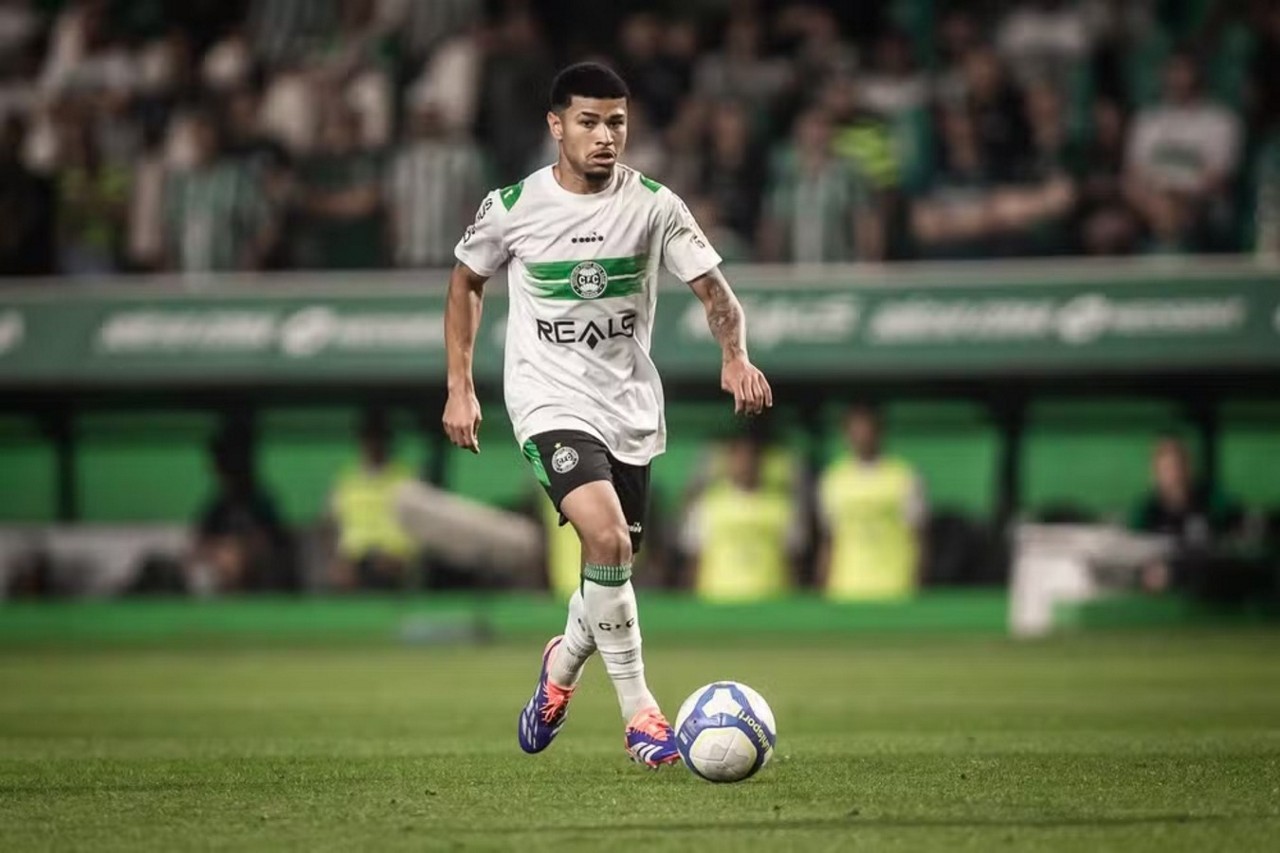 Atacante Lucas Ronier, de 20 anos, em ação pelo Coritiba