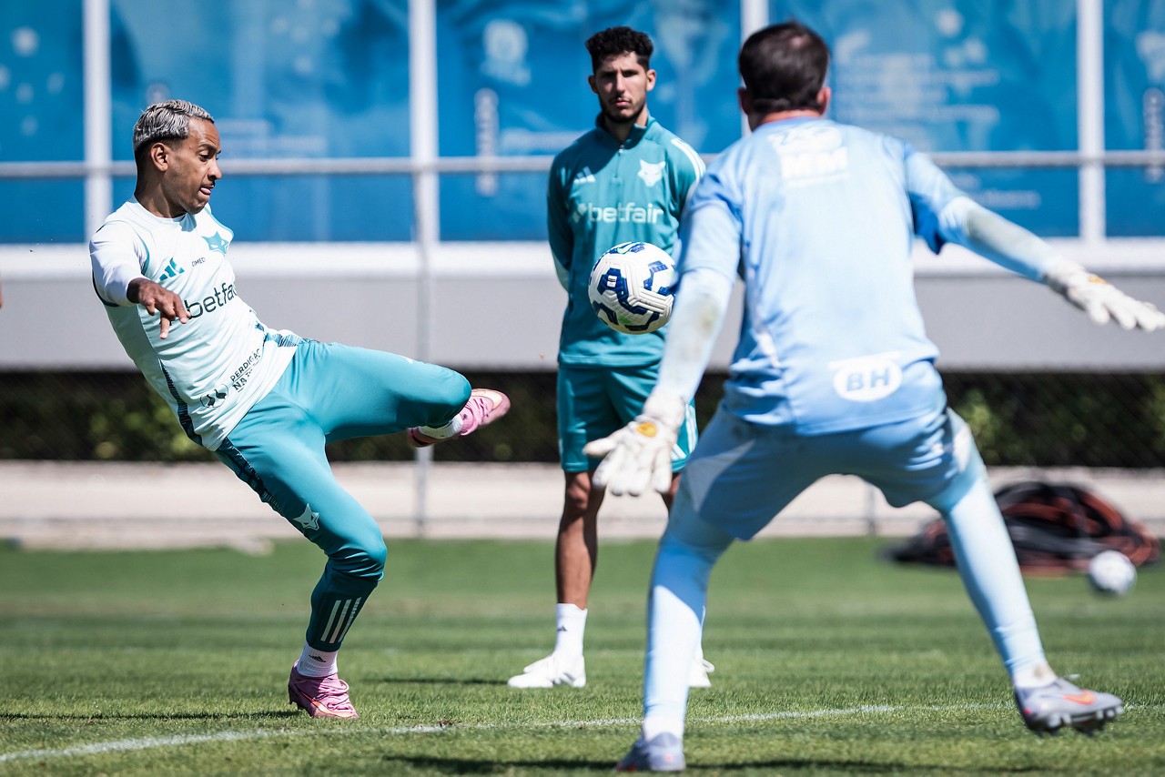 Técnico Leonardo Jardim deve ter time titular inteiro para clássico contra o Atlético  