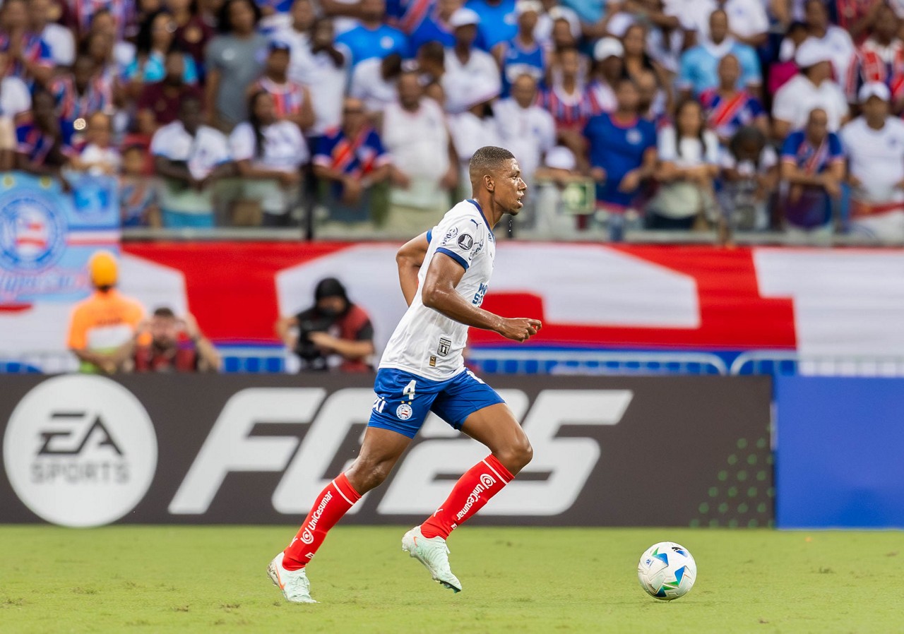 Kanu tem 28 anos e foi revelado no Botafogo