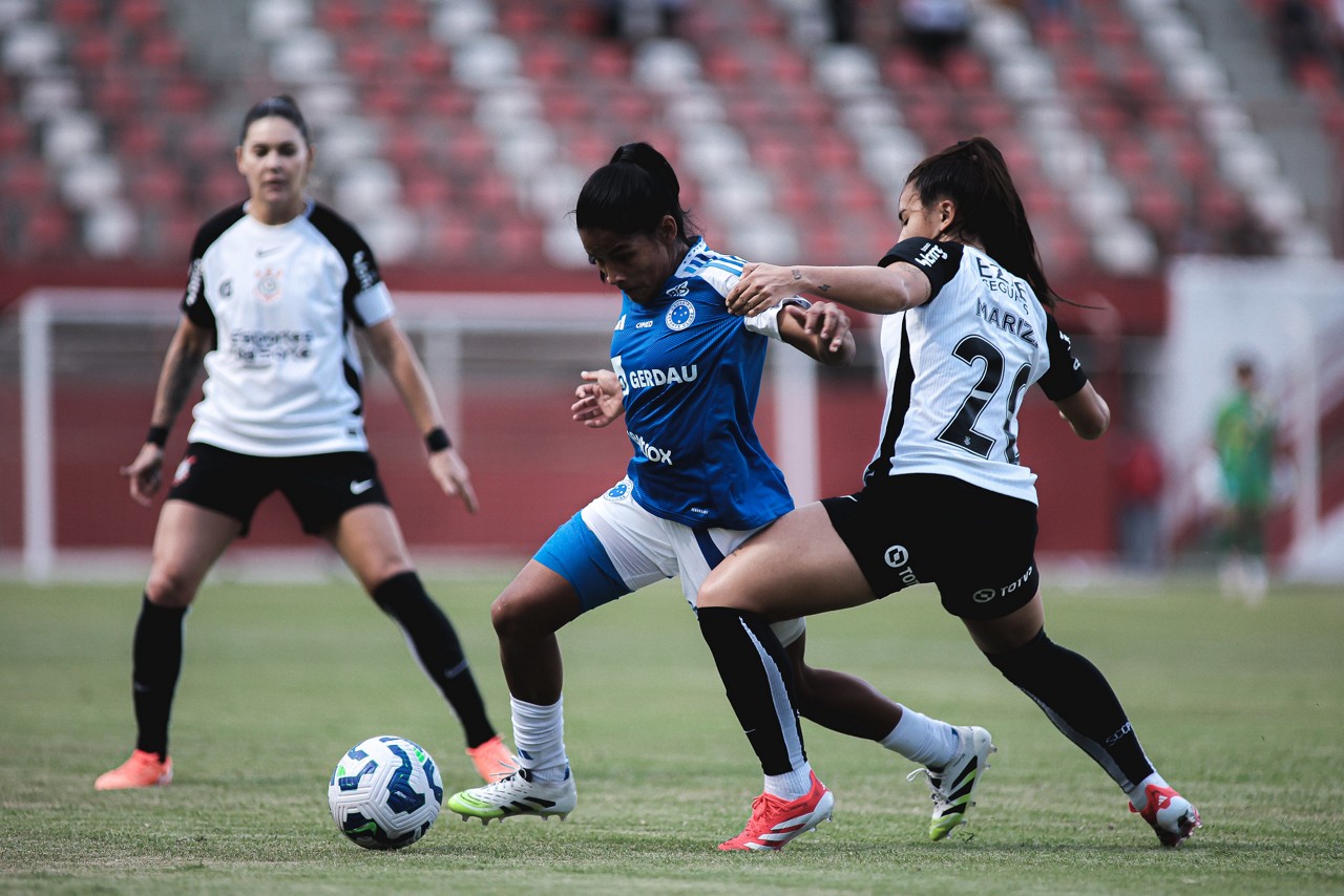 Cruzeiro e Corinthians vão medir forças na final do Campeonato Brasileiro feminino