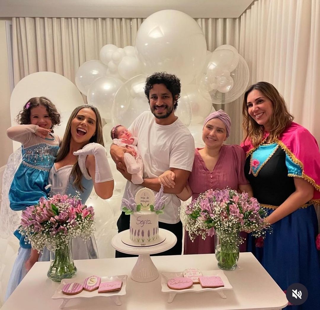 Camila Campos e Léo receberam as visitas das esposas de Fábio e Marcelo Moreno