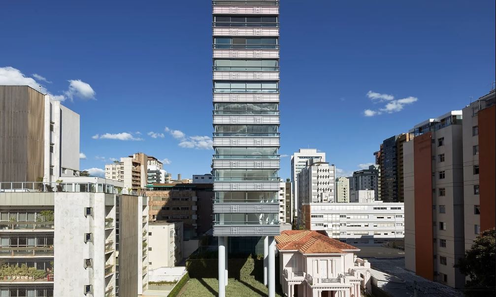Apartamento está em uma das áreas mais nobres da capital