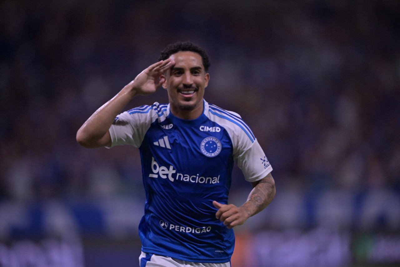 Artilheiro da noite, Christian celebra gols contra o Uberlândia