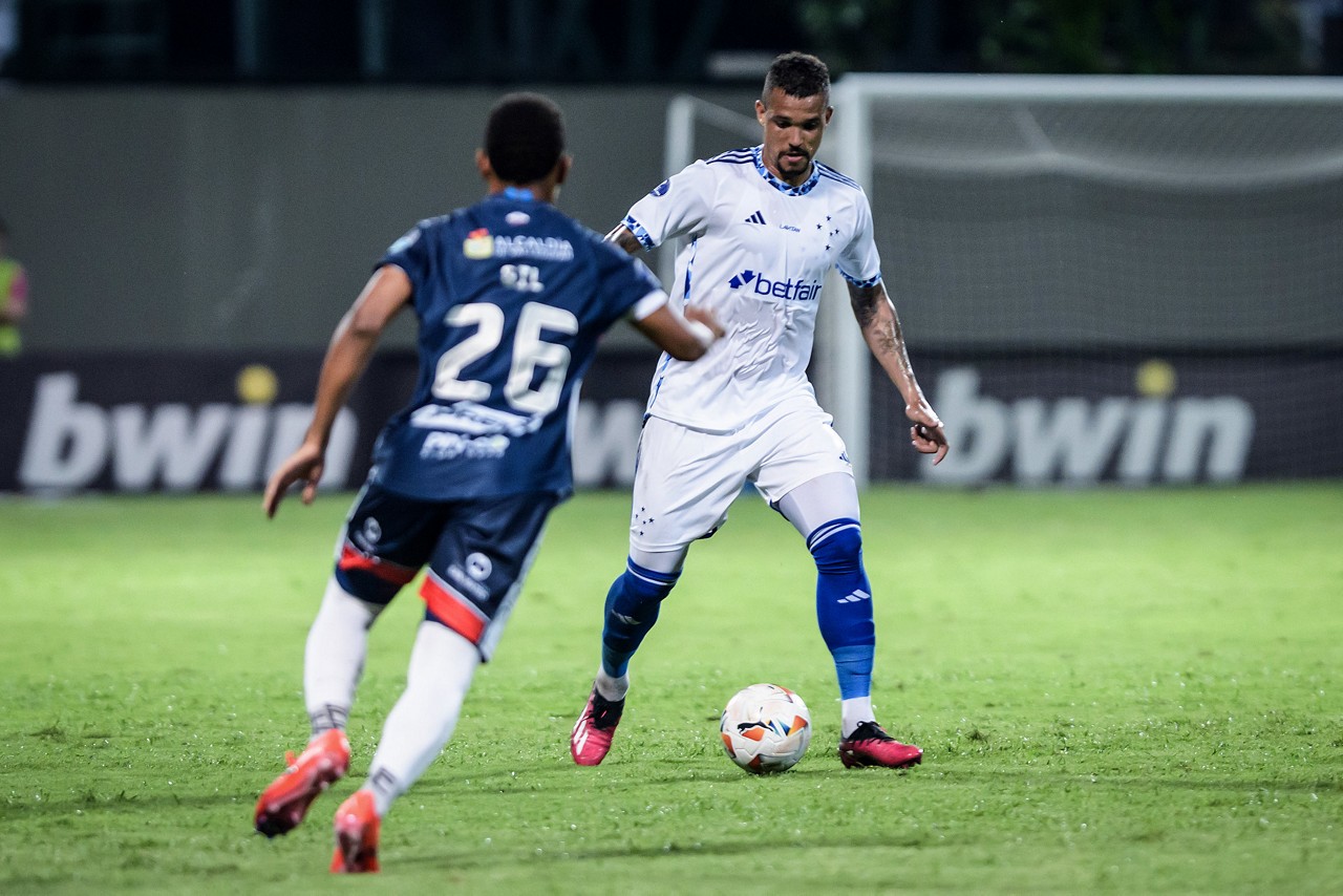 Zé Ivaldo ganhou dois amarelos durante a fase de grupos