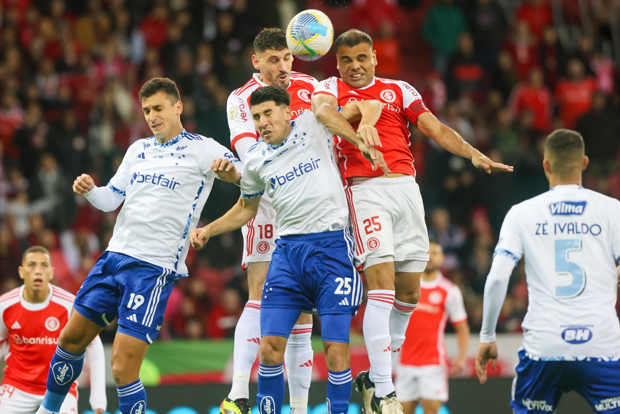 Internacional e Cruzeiro se enfrentaram neste domingo (25) no estádio Beira-Rio