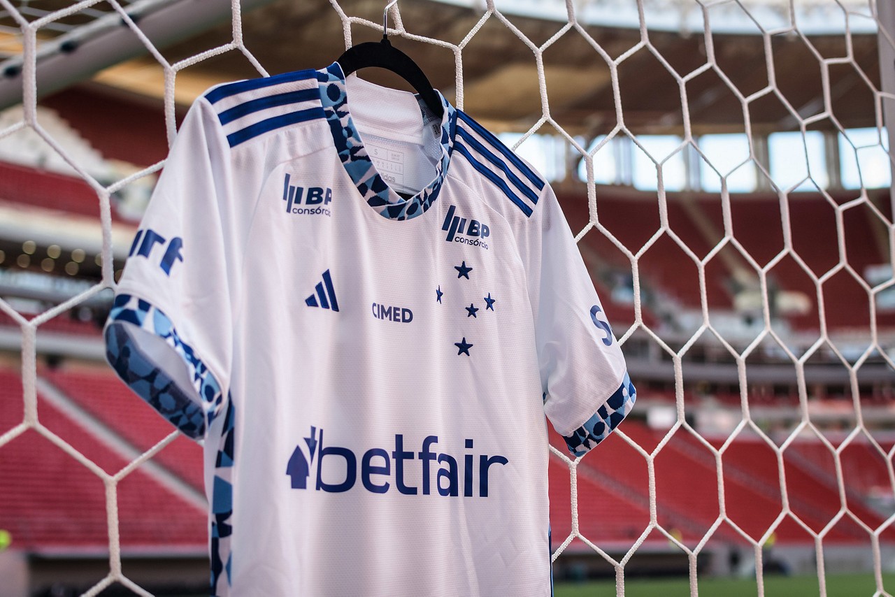 Atual camisa 2 faz referência à Igrejinha da Pampulha, cartão-postal de BH